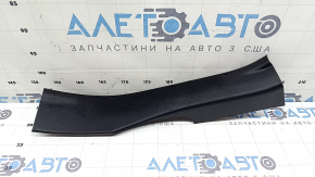 Накладка порога задняя левая Toyota Prius 50 16-22 черная, потерта