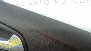 Обшивка двери карточка задняя правая Ford Escape MK3 13-19 дорест, черная, вставка и подлокотник черная кожа, с ручкой, царапины, потерта