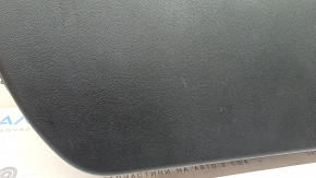 Обшивка двери багажника нижняя Toyota Prius 50 16-22 черная, царапины