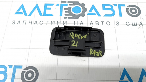 Заглушка обшивки двери багажника Nissan Rogue 21-26 малая, черная, потерта