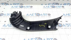 Обшивка двери багажника левая Hyundai Tucson 16-21 черная, потерта