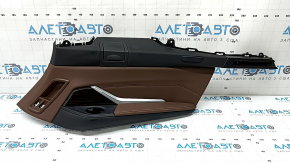 BMW X7 G07 19-22 Ornamente arc spate dreapta din piele neagră, inserție din lemn cu mulaj, cotieră din piele maro cafea, cotieră topită, suport rupt, denivelări, mulaj uzat