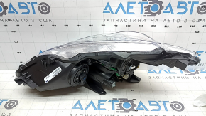 Фара передняя правая Toyota Prius V 12-14 дорест галоген