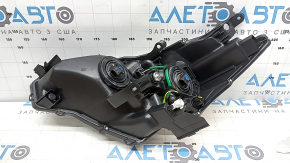 Фара передняя правая Toyota Prius V 12-14 дорест галоген