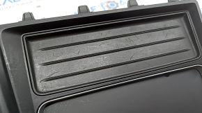 Накладка центральной консоли с подстаканниками BMW 4 F32/33/36 16-20 с ковриком, с 1 ковриком подстаканника, царапины
