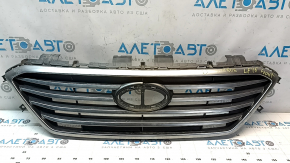 Решетка радиатора grill Hyundai Sonata 15-17 SE сломаны крепления, трещины, без эмблемы