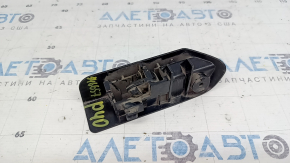 Рычаг открывания лючка бензобака Toyota Prius V 12-17 царапины