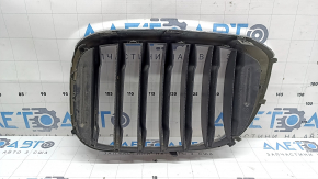 Решетка радиатора grill правая BMW X3 G01 18-21 ноздря, хром обрамление+ серая решетка, сколы, дефект хрома, сломано крепление