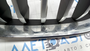 Решетка радиатора grill левая BMW X3 G01 18-21 ноздря, хром обрамление+ серая решетка, сломано крепление, отсутствует фрагмент, дефект хрома, сколы