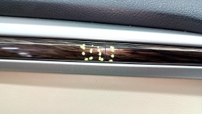 Обшивка двери карточка задняя правая Ford Fusion mk5 13-16 бежевая, вставка и подлокотник кожа бежевая, молдинг под дерево, трещины на молдинге, с ручкой, примята, задиры