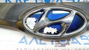 Решетка радиатора grill Hyundai Sonata 11-15 hybrid, с эмблемой, полез лак, песок, сломаны крепления