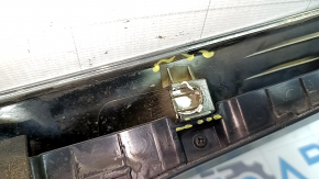 Решетка радиатора grill Hyundai Sonata 11-15 hybrid, с эмблемой, полез лак, песок, сломаны крепления