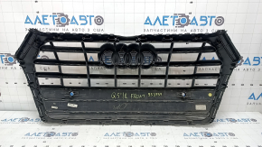 Решетка радиатора grill Audi Q5 80A 18-20 в сборе, с эмблемой, хром, под парктроники, тычки