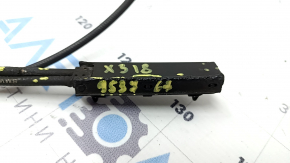 Cablul de eliberare a capotei pentru partea din față a BMW-ului X3 G01 18-24 este topit, iar împletitura este deteriorată.