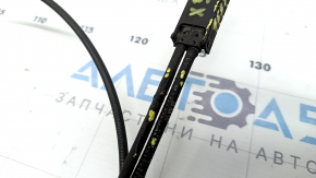 Cablul de eliberare a capotei pentru partea din față a BMW-ului X3 G01 18-24 este topit, iar împletitura este deteriorată.