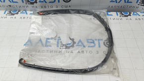 Уплотнитель решетки радиатора Lexus LS460 07-12 дорест