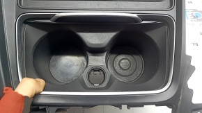 Накладка центральной консоли с подстаканниками BMW 4 F32/33/36 16-20 с ковриком, с 1 ковриком подстаканника, царапины