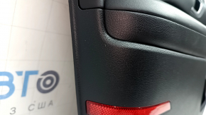 Обшивка двери карточка передняя левая Hyundai Sonata 20-23 черная с черной вставкой кожа, подлокотник черная кожа, с ручкой, под пищалку, молдинг хром, царапины
