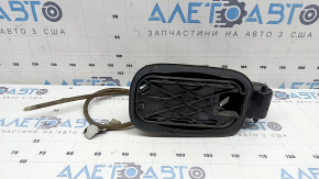 Carcasa clapetei de alimentare cu combustibil a modelului Audi Q5 80A 18-24 are elementele de fixare rupte.
