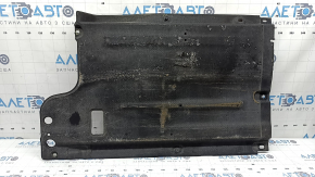 Protecția inferioară stânga spate a caroseriei modelului Hyundai Sonata 20-26 HEV este uzată.