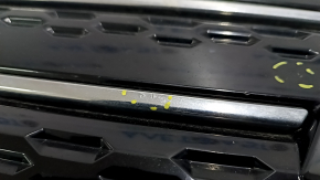 Решетка радиатора grill с эмблемой Mitsubishi Outlander 22-26 хром молдинги с уплотнителями, надломано крепление. сколы, примята, трещина, царапины