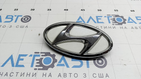 Кнопка открывания крышки багажника Hyundai Sonata 20-23 эмблема, белая