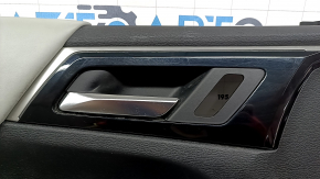 Обшивка двери карточка передняя левая Mitsubishi Outlander 22-23 черная с серой кожей, с подлокотником кожа серая, с ручкой, царапины, под химчистку, царапины, надломано крепление