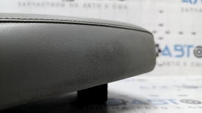 Подлокотник Mitsubishi Outlander 22-26 кожа серая, царапина, под химчистку, сломаны крепления