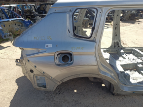 Aripă spate dreapta Mitsubishi Outlander 22-26 pe caroserie, argintie, bare de protecție