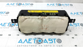 Airbag-ul pasagerului de la Hyundai Santa FE 21-23 din bord are o valvă ruginită.
