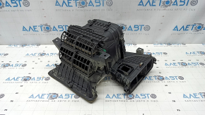 Carcasa încălzitorului goală a modelului Hyundai Santa FE 21-23 2.5, 2.5T, fără ventilator, actuator sau rezistor.