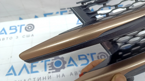 Решетка переднего бампера левая Land Rover Range Rover Velar 18-23 черный глянец с бежевыми молдингами, сколы, потерта