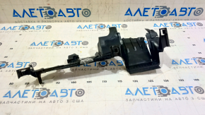 Дефлектор радиатора правый VW Golf 15-18 1.8T