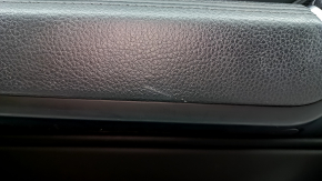 Обшивка двери карточка передняя левая Porsche Cayenne 19-23 Bose, кожзам черный, с подсветкой, подлокотник кожа черная, царапины