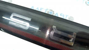 Фонарь внутренний дверь багажника центральный Porsche Cayenne 19-23 LED красный, надпись хром, потерт, полез хром