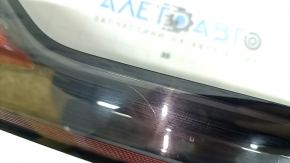 Фонарь внутренний дверь багажника центральный Porsche Cayenne 19-23 LED красный, надпись хром, потерт, полез хром