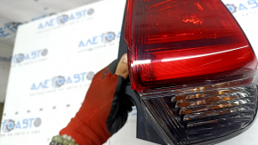 Фонарь внешний крыло правый Nissan Rogue 17-20 царапины, отсутствует фрагмент стекла