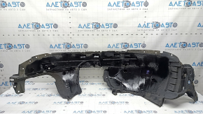 Căptușeala aripii față dreapta pentru Nissan Rogue 14-20 este ruptă.