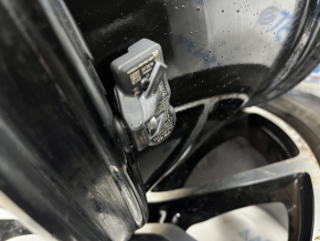 Комплект колесных дисков R21 x 11J ET58, R21 x 9.5J ET46 Porsche Cayenne 19-23 черные, с резиной, колпачками и датчиками, бордюрка