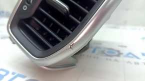 Deflector de aer pentru panoul frontal dreapta al pasagerului Kia Sportage 20-22, negru cu ornamente cromate, zgârieturi