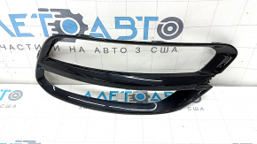 Ornament stop spate stânga pe bara de protecție a unui Kia Sportage 20-22, negru lucios