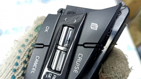 Butoane de control volan dreapta Kia Sportage 20-22, negru lucios cu crom, ornamente cromate