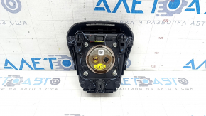 Airbag-ul de pe volanul șoferului pentru un Ford Edge 19-24 este negru și are o valvă ruginită.