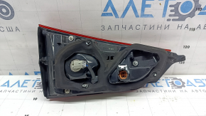 Фонарь внутренний дверь багажника правый Nissan Rogue Sport 20-23