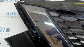 Решетка радиатора grill Nissan Rogue Sport 20-22 без камеры, побелел пластик, треснута, сколы, царапины, незаводские отверстия