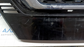 Grilă radiator Nissan Rogue Sport 20-22 fără cameră, plasticul a devenit alb, crăpat, ciobit, zgâriat, găuri care nu provin din fabrică