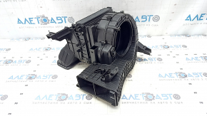 Carcasa încălzitorului goală a unui Kia Sportage 18-22, fără ventilator, actuator sau rezistor.