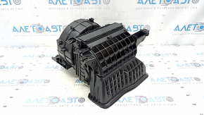 Carcasa încălzitorului goală a unui Kia Sportage 18-22, fără ventilator, actuator sau rezistor.