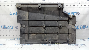 Protecția inferioară dreaptă a caroseriei modelului Nissan Rogue Sport 17-22 este uzată.