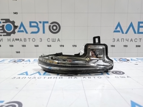 Повторитель поворота правого зеркала Toyota Rav4 19-25